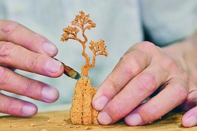 山川多妩媚 尽揽一框中——福州软木画的工艺之美