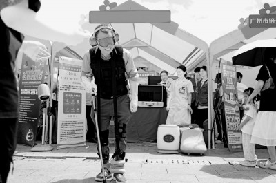 家门口的“银龄集市”太有爱了