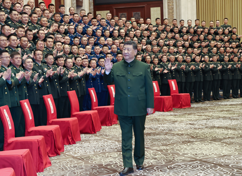 习近平接见新疆各族各界代表