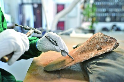 给文物当“医生”,成梦想新赛道 给文物当“医生”,成梦想新赛道