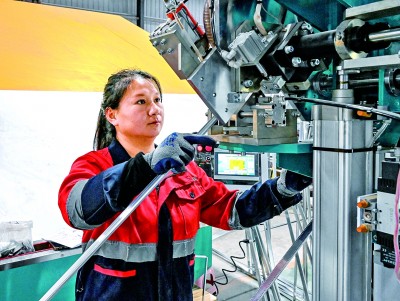 河南省濮阳市濮阳县清河头乡桃园村:家门口端稳就业饭碗 河南省濮阳市濮阳县清河头乡桃园村:家门口端稳就业饭碗