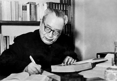 “老来依然一书生”——读《斯人斯土:费孝通的一生》 “老来依然一书生”——读《斯人斯土:费孝通的一生》