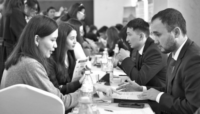 中资企业在哈萨克斯坦举行招聘会