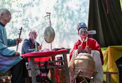 乡野间的川剧