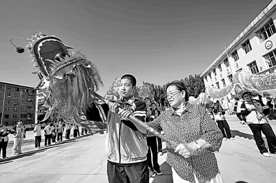 从“分数至上”走向“全面育人” 课程、教学质量决定县中发展质量