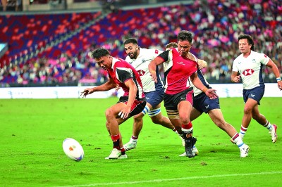 大球小球好戏连台 老将新秀泳池对决