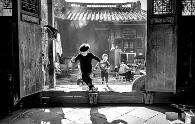 给文学列车涂上故乡的彩绘