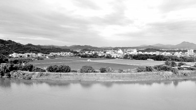 给文学列车涂上故乡的彩绘