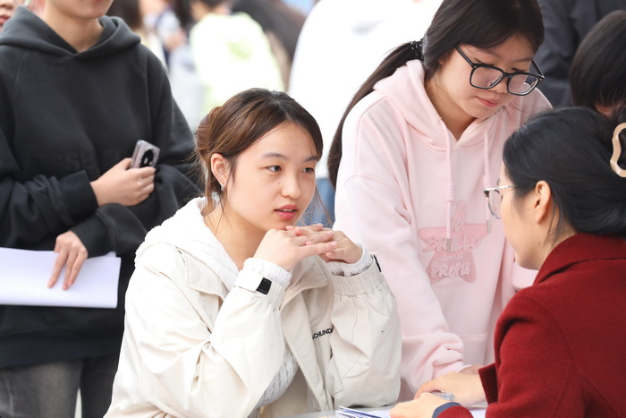 有效应对新兴职业、新工作模式需求 大学生怎样锻造就业核心竞争力