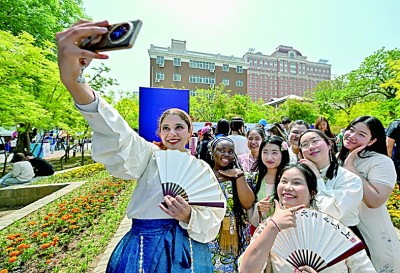 全球“圈粉” 中文走向世界