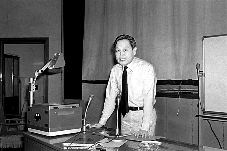 科学人生与情感人生的交融——读《归来仍是少年：杨振宁传》