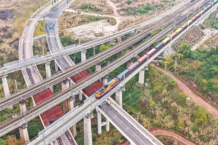 【大美中国】铁海联运