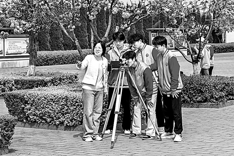 扎根，在职教与城市共生的“产业沃土”