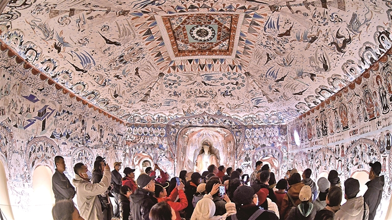 将流散的敦煌丝绸“采”回家