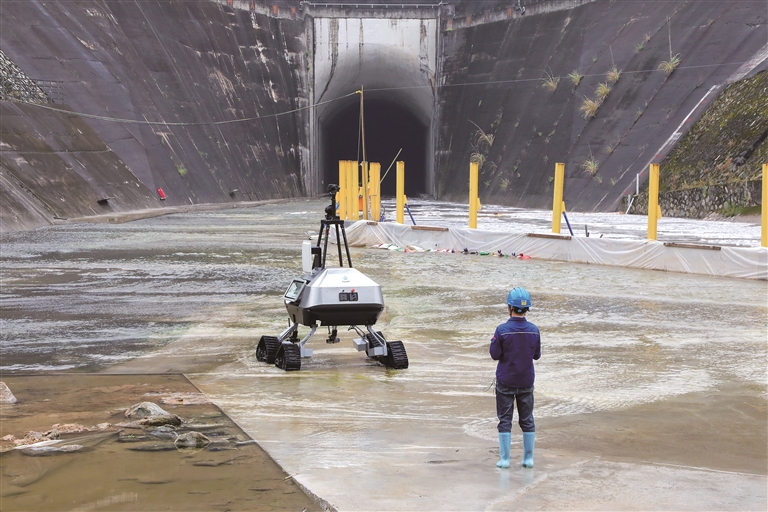三峡电站“体检”用上高科技 三峡电站“体检”用上高科技