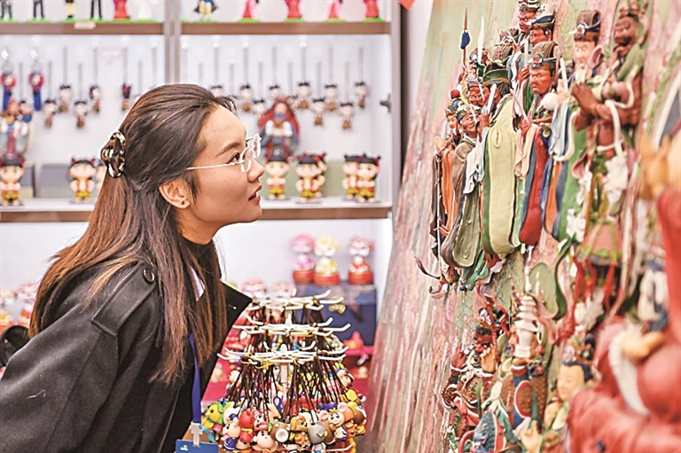 全国乡村工匠超13万人,带动乡村500多万人就业增收——老手艺成就“新饭碗” 全国乡村工匠超13万人,带动乡村500多万人就业增收——老手艺成就“新饭碗”