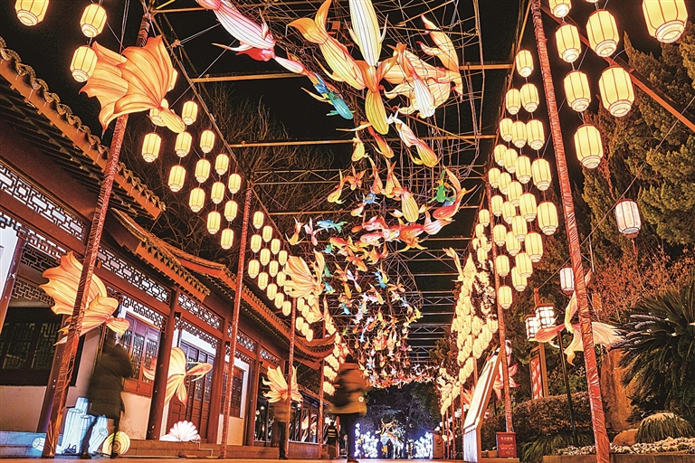 【文化中国行】走进秦淮灯会:灯影摇曳 书香氤氲 【文化中国行】走进秦淮灯会:灯影摇曳 书香氤氲