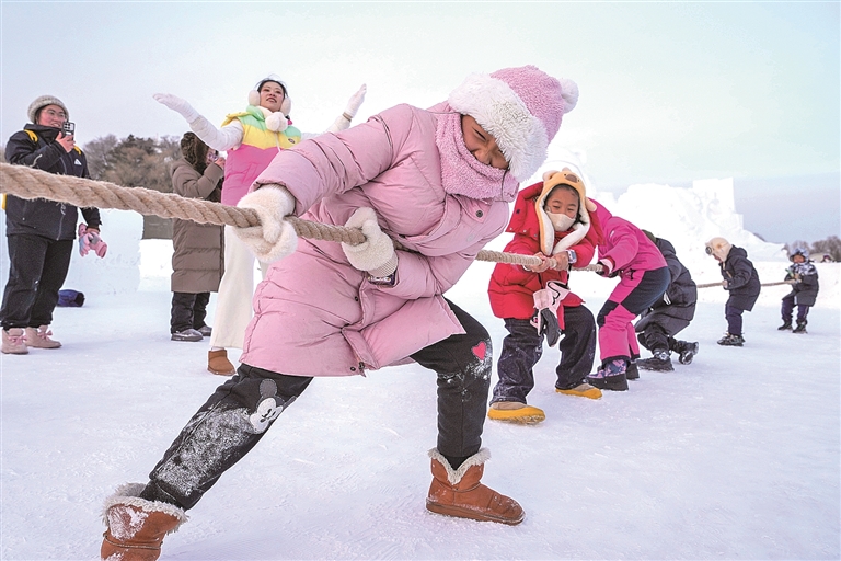 从“赏冰乐雪”到“玩冰创雪”——黑龙江:冰天雪地里又生出新花样 从“赏冰乐雪”到“玩冰创雪”——黑龙江:冰天雪地里又生出新花样