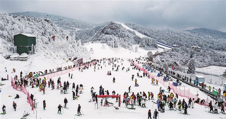 “冰雪+”让旅游淡季变旺季——贵州：南方冰雪也正“热”着嘞！