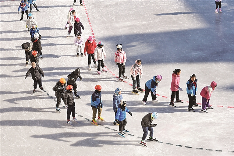 以百项省级赛事带动千场市县级赛事——“冰超”,让冰雪运动“燃”起来 以百项省级赛事带动千场市县级赛事——“冰超”,让冰雪运动“燃”起来