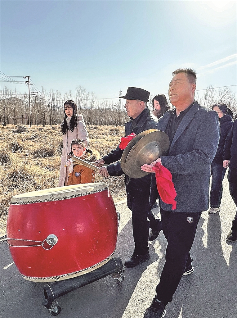 【新春走基层·走进西海固】杨郎村的新年俗 【新春走基层·走进西海固】杨郎村的新年俗