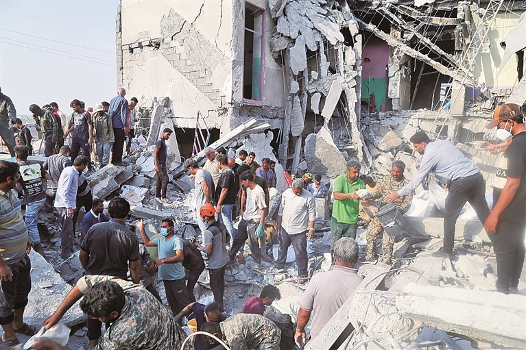 伊朗领导人哈梅内伊遇害 美以军事行动祸乱中东