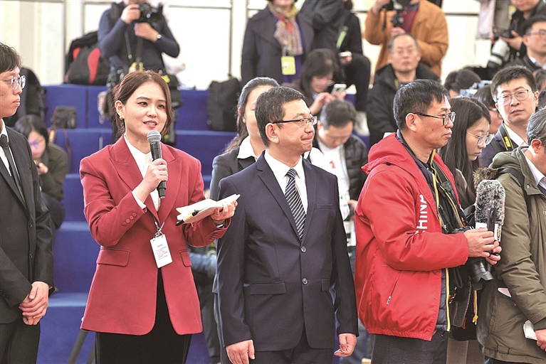 向新 向智 向未来——聚焦十四届全国人大四次会议首场“部长通道” 向新 向智 向未来——聚焦十四届全国人大四次会议首场“部长通道”