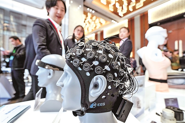 人工智能加速融入千行百业