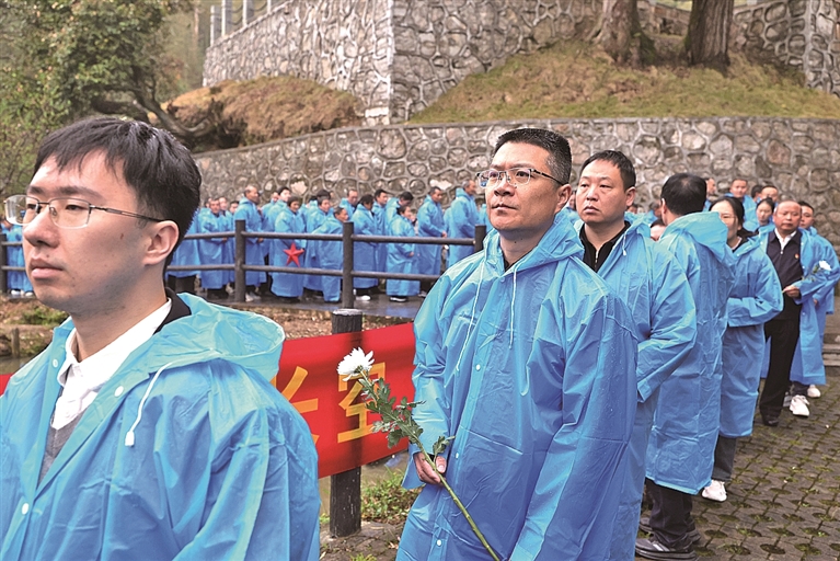 【提灯·为烈士寻亲之十八】朱建盛烈士后人神山村认亲 【提灯·为烈士寻亲之十八】朱建盛烈士后人神山村认亲