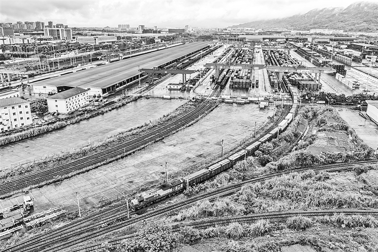 重庆西部陆海新通道一季度运量同比增幅超30%