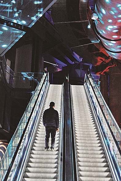 从“单峰突起”走向“群峰并立”