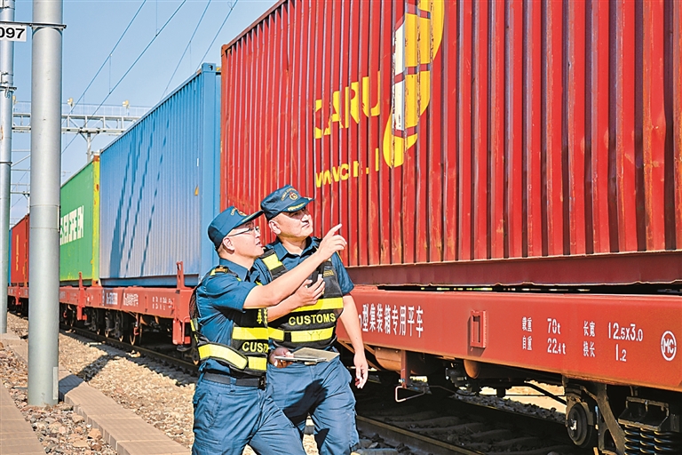 天山巍巍,见证开放云涌——新疆加快推进高水平对外开放的实践探索 天山巍巍,见证开放云涌——新疆加快推进高水平对外开放的实践探索