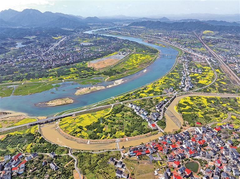 浙江常山世界地质公园:“金钉”铭沧海 碧水绕奇石 浙江常山世界地质公园:“金钉”铭沧海 碧水绕奇石