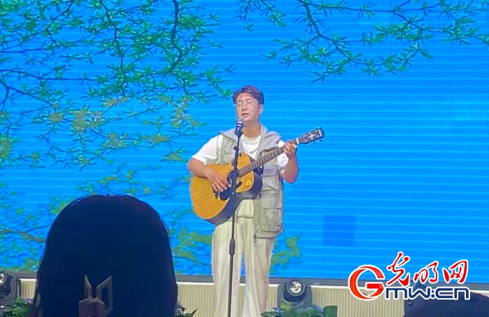 一所民办学校的十年追梦路——河南省长葛市求实学校十周年校庆观察 一所民办学校的十年追梦路——河南省长葛市求实学校十周年校庆观察