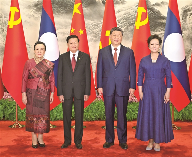 习近平同老挝人民革命党中央总书记、国家主席通伦举行会谈 习近平同老挝人民革命党中央总书记、国家主席通伦举行会谈