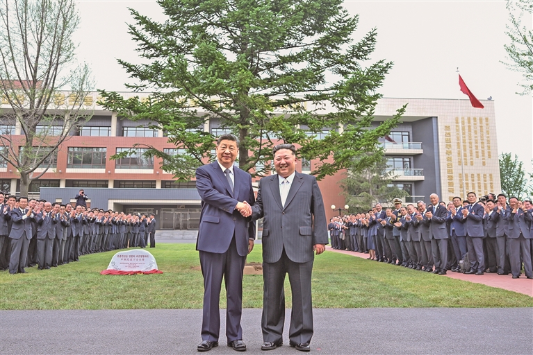 习近平参访朝鲜劳动党中央干部学校
