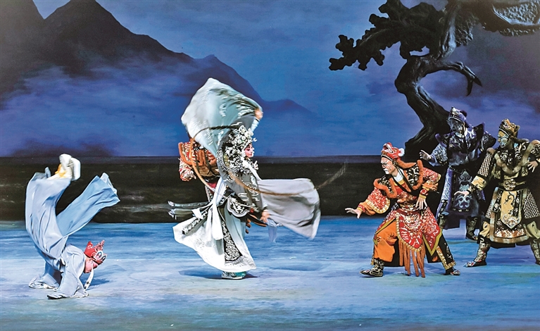 吹火、变脸,一招一式见真章——绝活何以动人 吹火、变脸,一招一式见真章——绝活何以动人