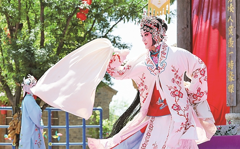 吹火、变脸,一招一式见真章——绝活何以动人 吹火、变脸,一招一式见真章——绝活何以动人