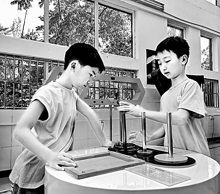 从“拍照打卡”到“入脑入心”——这份暑假作业，如何让孩子爱上劳动
