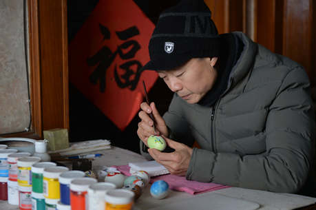 四川内江:蛋壳上“画”冬奥 四川内江:蛋壳上“画”冬奥