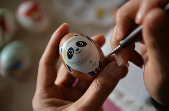 四川内江:蛋壳上“画”冬奥 四川内江:蛋壳上“画”冬奥