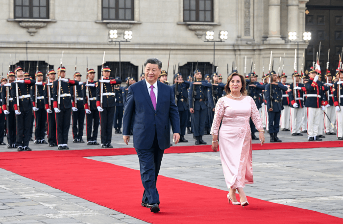 习近平同秘鲁总统博鲁阿尔特举行会谈