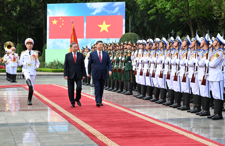 越共中央总书记苏林为习近平举行欢迎仪式