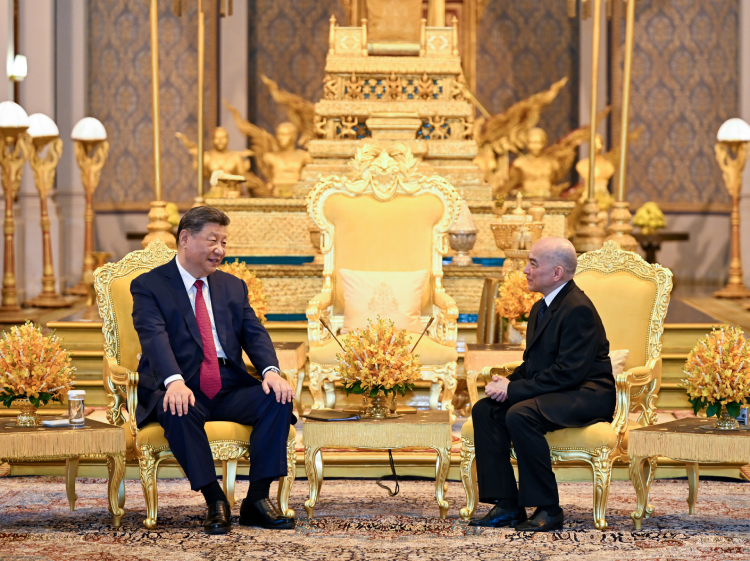 习近平会见柬埔寨国王西哈莫尼 习近平会见柬埔寨国王西哈莫尼