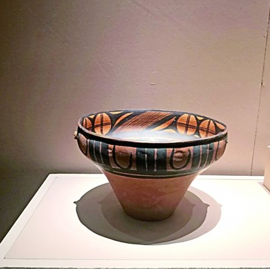 马家窑文化彩陶:5000年前黄土高原上盛开的“玫瑰” 马家窑文化彩陶:5000年前黄土高原上盛开的“玫瑰”