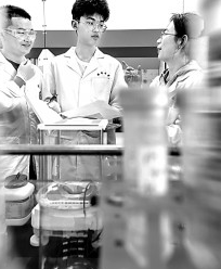 匠心筑梦 技能报国——2025年职业教育活动周精彩纷呈