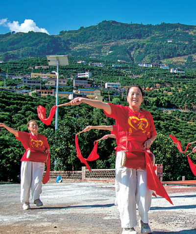 重庆市奉节县永乐镇大坝村：橙林硕果唱丰年