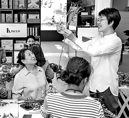 乐意为快乐买单,银发族“潮”着呢! 乐意为快乐买单,银发族“潮”着呢!