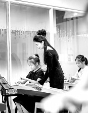 艺术教育不能重技巧轻素养——从古筝教学说起