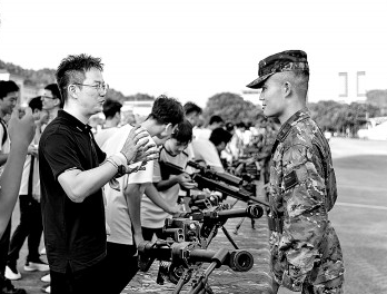 弘扬伟大抗战精神 筑牢国防钢铁长城 弘扬伟大抗战精神 筑牢国防钢铁长城